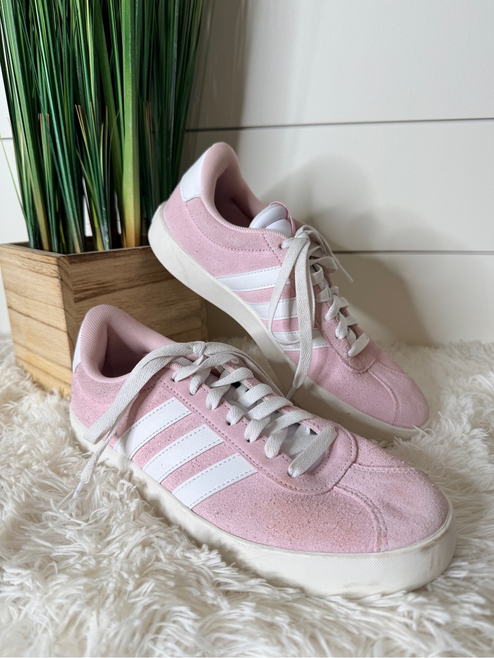 Adidas Men’s VL Court 3.0 Suede Lace Up Low Top Sneakers Pink White Size 7.5